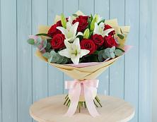 Букет цветов из:  Лилии и Розы в Кулаково