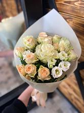 Букет цветов из:  Розы и Лизиантусы в Кулаково
