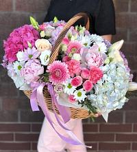 Композиция солнечный день в Кулаково Цветочная композиция из Розы, Хризантемы, Пионы и Лизиантусы в корзине в Кулаково