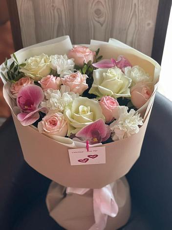 Букет цветов из: Орхидеи, Розы и Гвоздики в Кулаково