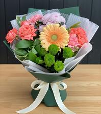 Букет цветов из:  Гвоздики, Розы, Герберы и Хризантемы в Кулаково