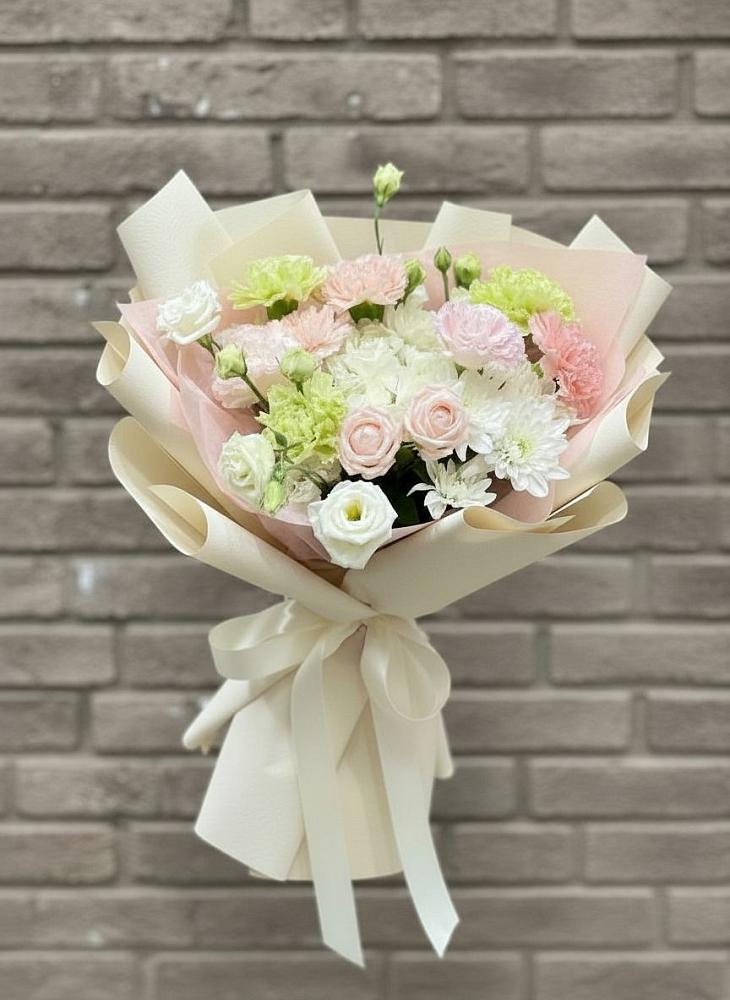 Букет цветов из: Гвоздики, Розы, Лизиантусы и Хризантемы в Кулаково