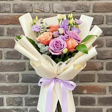 Букет цветов из:  Лизиантусы и Розы в Кулаково