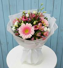 Букет цветов из:  Герберы, Альстромерии и Лизиантусы #REPLACE_PRED# Кулаково